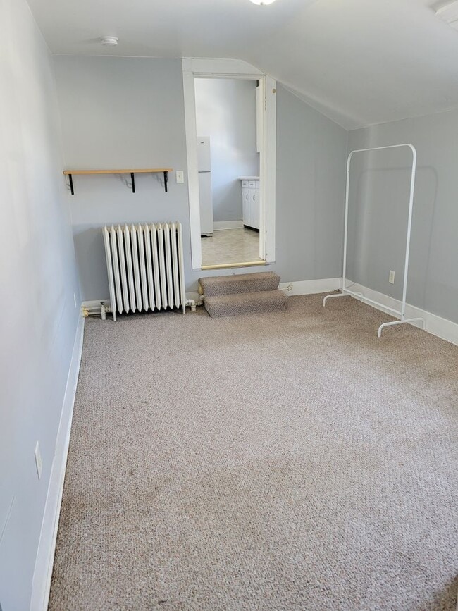 Building Photo - 315 E Maple St