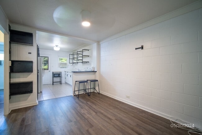 Building Photo - 2bd / 1ba / 1 assigned parking Condo in Co...