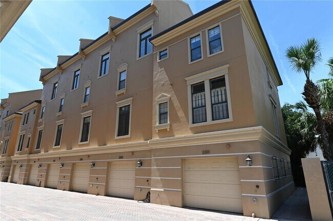 Building Photo - 2201 Soho Bay Ct