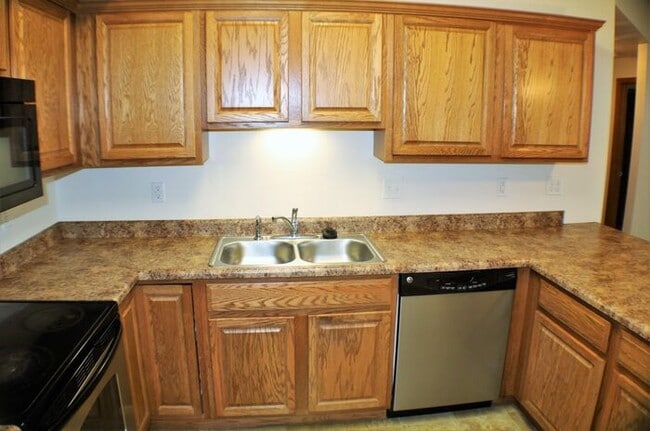 Building Photo - $1,325 | 2 Bedroom, 2 Bathroom CONDO | PET Friendly* | Available for August 1st, 2026 Move In!