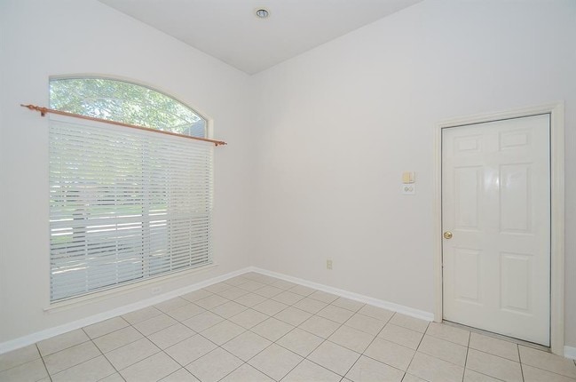 Building Photo - 23211 Colony Green Dr