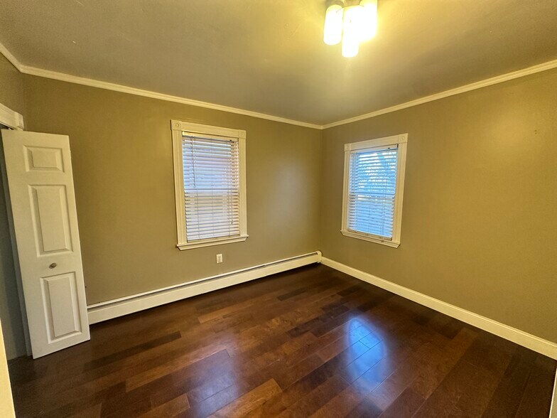 Building Photo - 20 Linden St