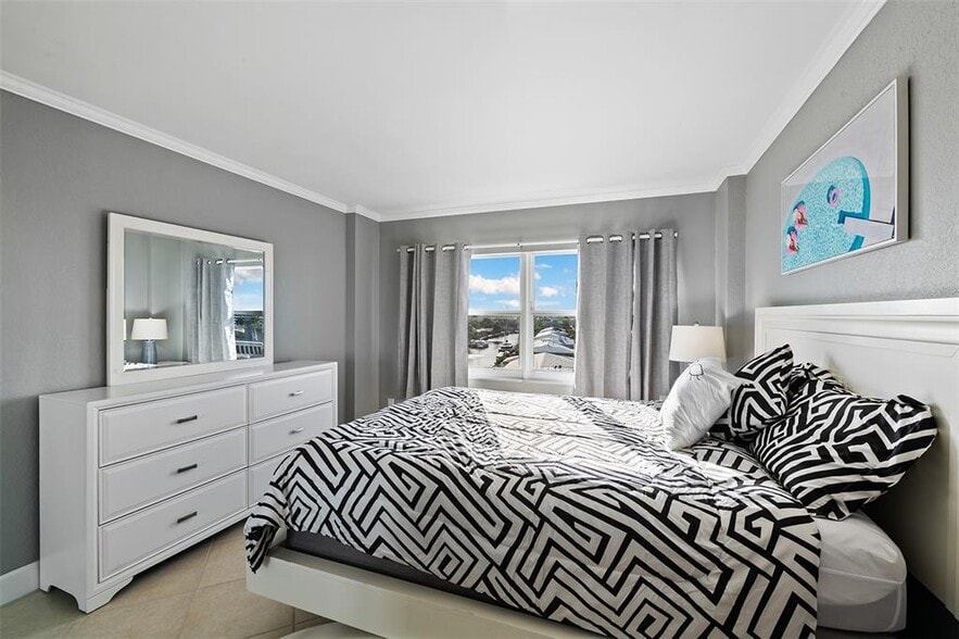 Building Photo - 2900 NE 30th St