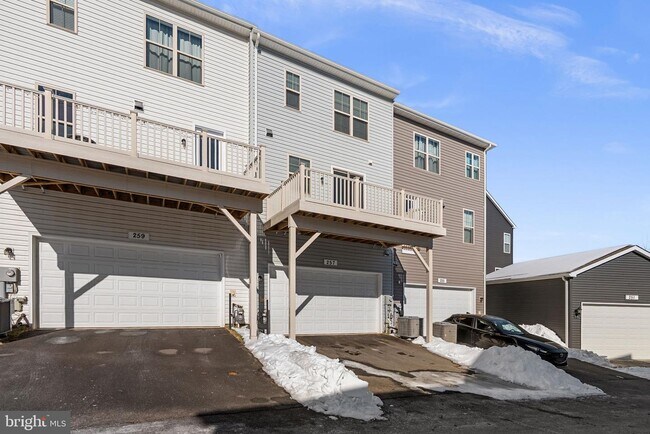 Building Photo - 257 Redpoll Alley