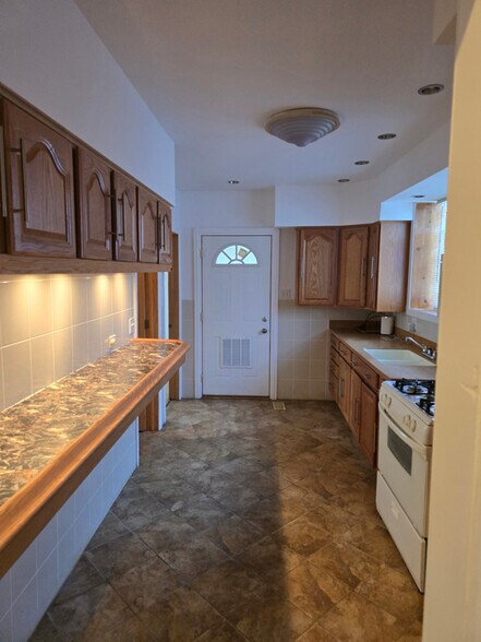 Building Photo - 9225 S Marshfield Ave