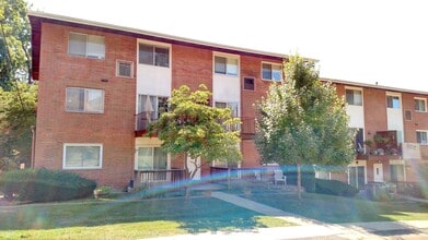 Building Photo - 129 Baywood Ave