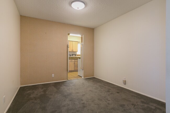 Building Photo - 1612 Pablo Ct NE