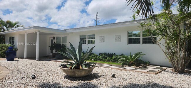 Building Photo - 701 NE 8th St