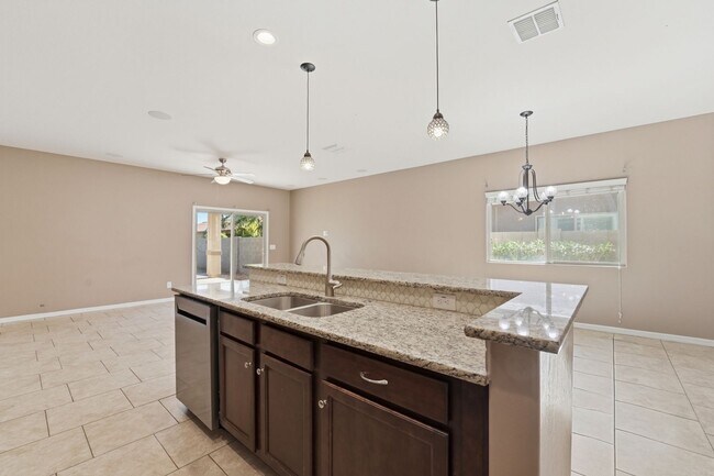 Building Photo - Ironwood Crossing Gem! 3 Bed + Den, Open Layout & Resort Amenities