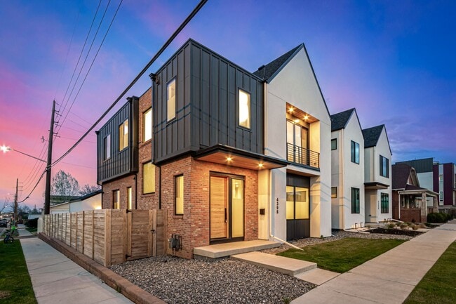 Building Photo - LUX 3BD, 4BA Sunnyside Home with Office and 2-Car Garage