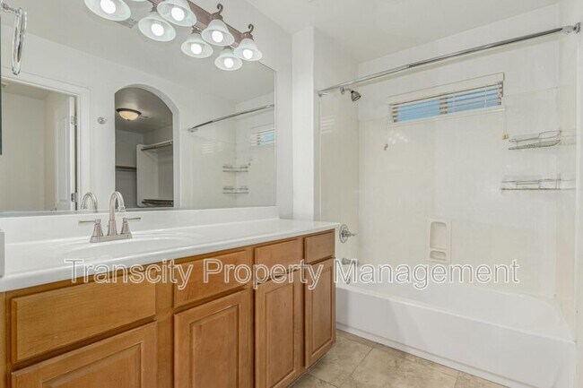 Building Photo - 1402 S Newberry Ln