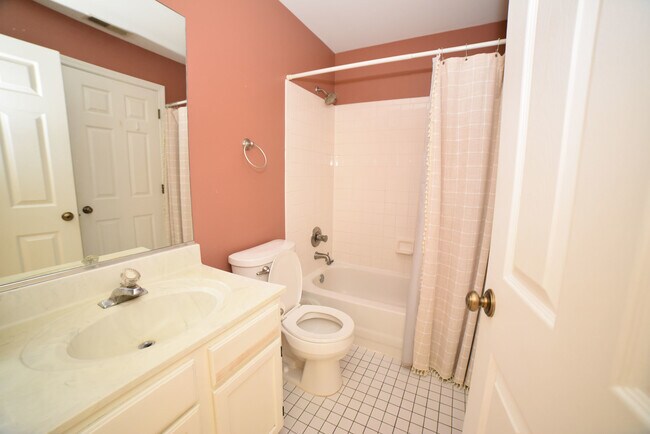 Building Photo - 2545 Live Oak Ln