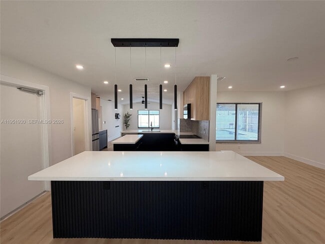 Building Photo - 1462 SW 25th Ave