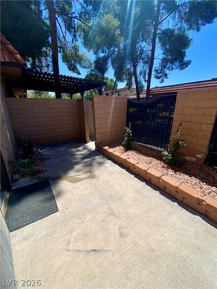 Building Photo - 311 Brookside Ln