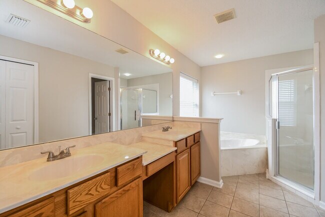 Building Photo - 2301 Bluegill Ct