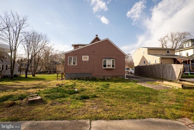 Building Photo - 241 Victoria St