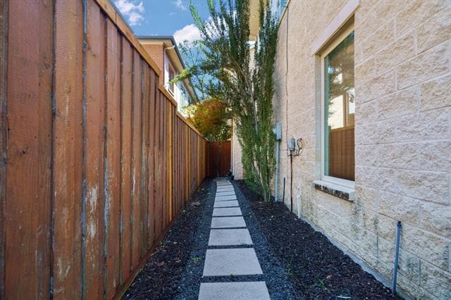 Building Photo - 5604 Matalee Ave