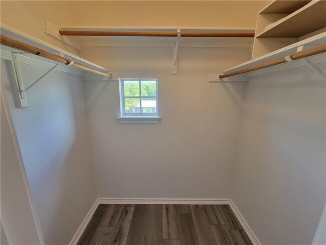 Building Photo - 1717 Matthews Ln