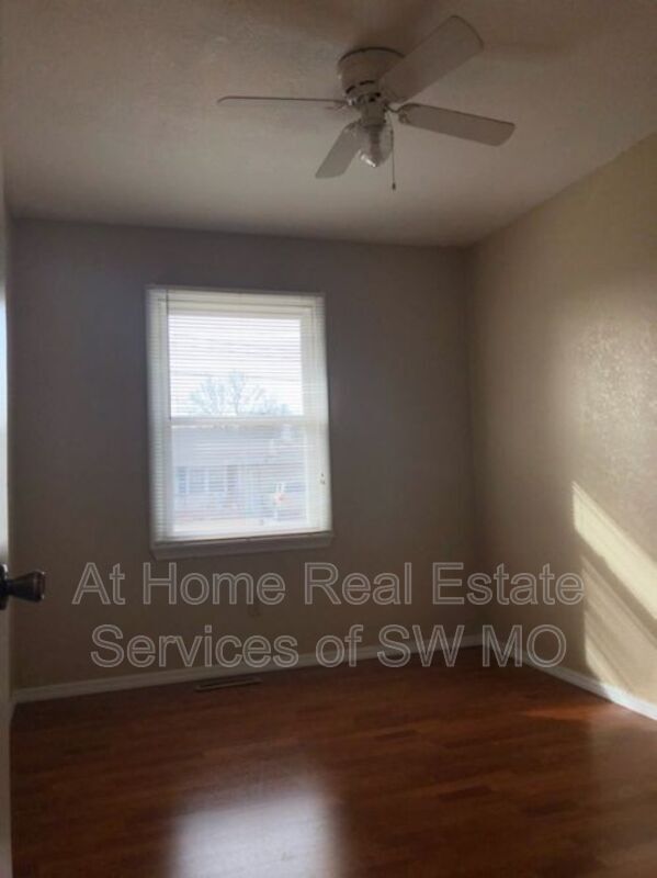 Building Photo - 3231 W Olive St