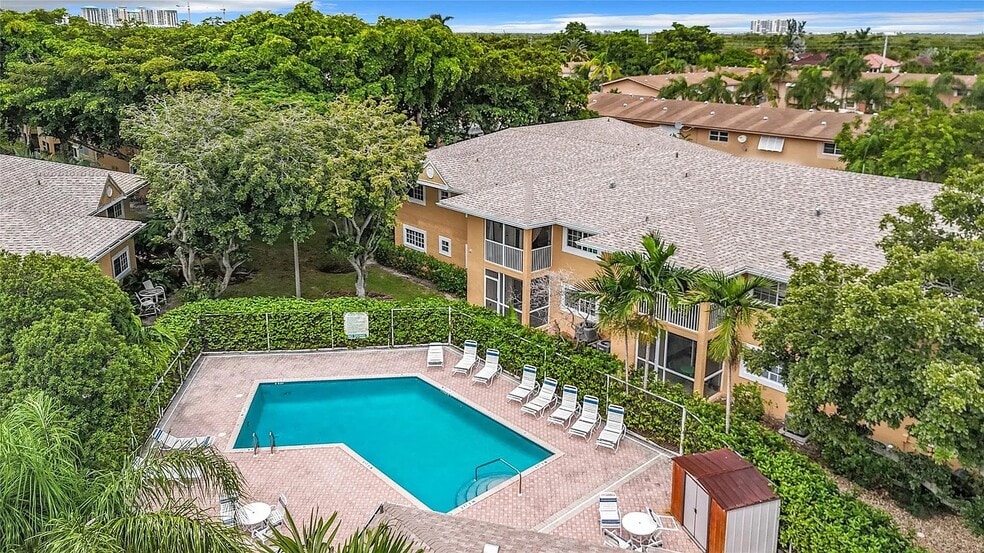 Building Photo - 441 SE 10th St