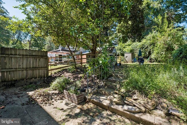 Building Photo - 133 E Gorgas Ln
