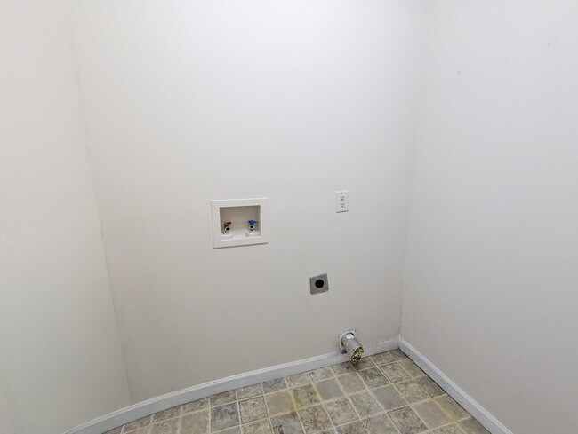 Building Photo - 2820 Cardo Dr NW