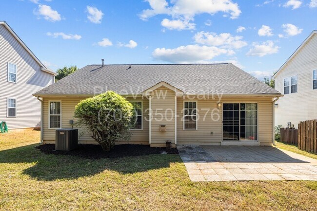 Building Photo - Beautiful Ranch House with 3 bed 2 bath ( Ballantyne area )