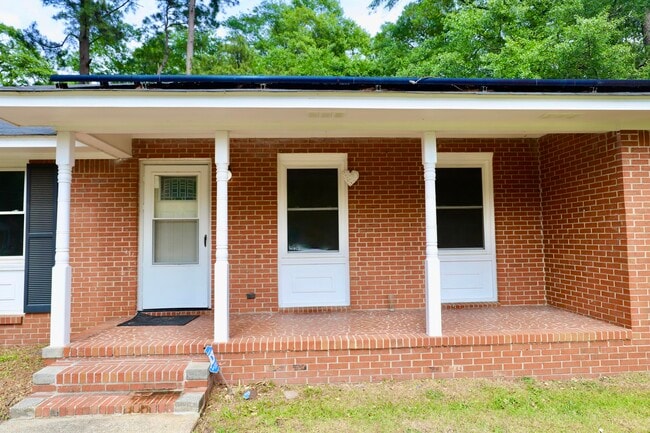 Building Photo - 807 N Guignard Dr