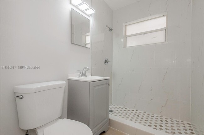 Building Photo - 621 N 70th Way