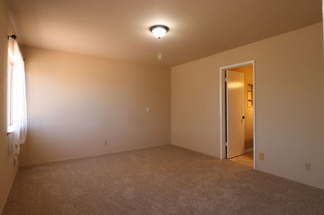 Building Photo - Great Southpoint Estates Home