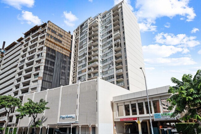 Building Photo - 818 S King St