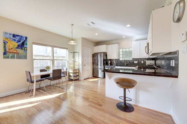 Building Photo - 3707 Main Poplar Dr