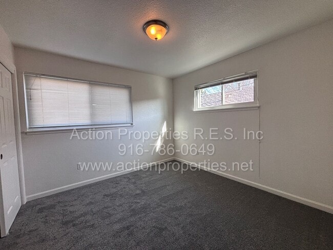 Building Photo - Central Roseville, Close to Shopping and Parks, 3 Bedroom 2 Bathrooms, 1536sq feet