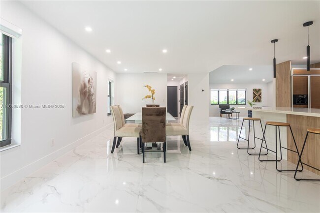 Building Photo - 3850 SW 130th Ave