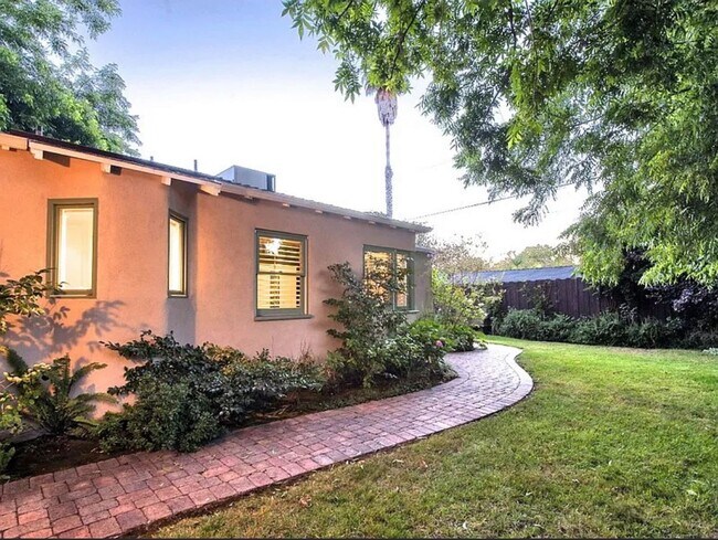 Building Photo - 12271 Laurel Terrace Dr
