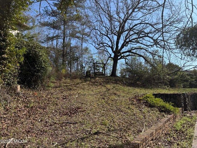 Building Photo - 803 Captain Kell Dr