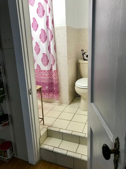 Building Photo - 350 Windsor St