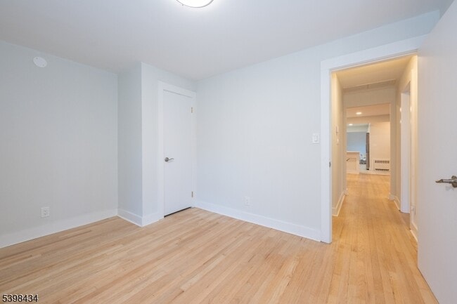 Building Photo - 7 Oak Tree Ln