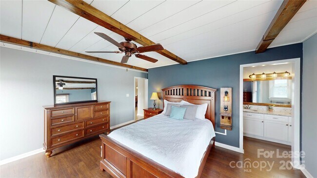 Building Photo - 9816 Emerald Point Dr