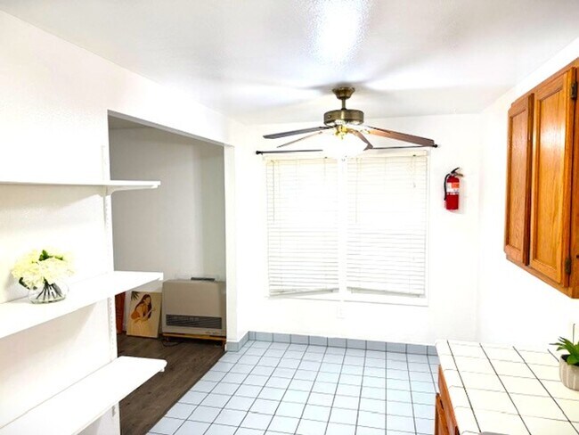 Building Photo - 1800