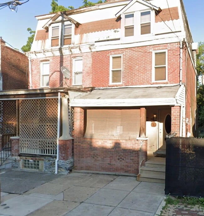 Building Photo - 828 E Woodlawn St