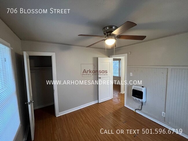 Building Photo - 706 Blossom St