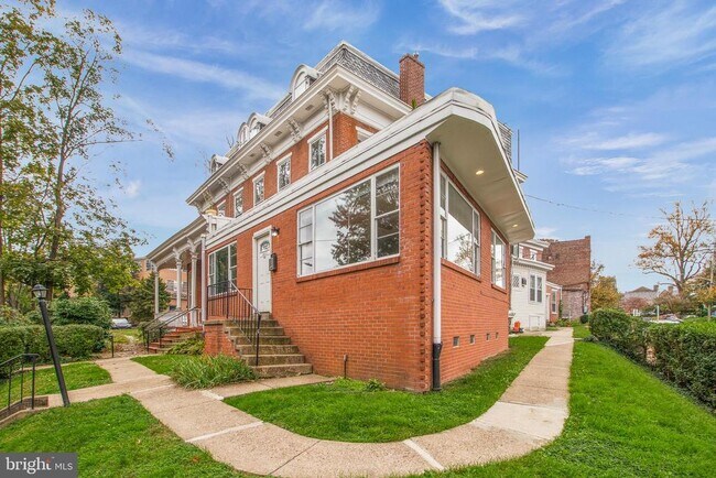 Building Photo - 1412 Delaware Ave