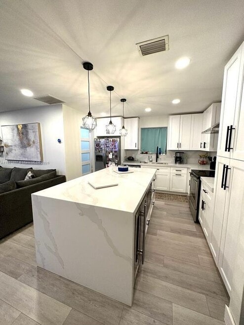 Building Photo - 2751 SW 4th Ct