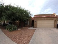 Building Photo - 2210 Dakota Dr