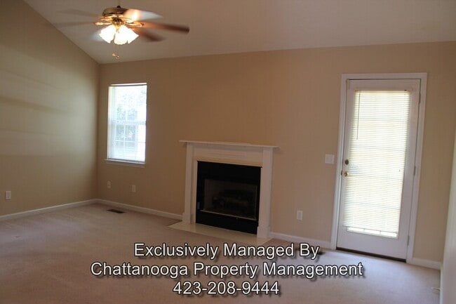 Building Photo - 271 Lee Dr