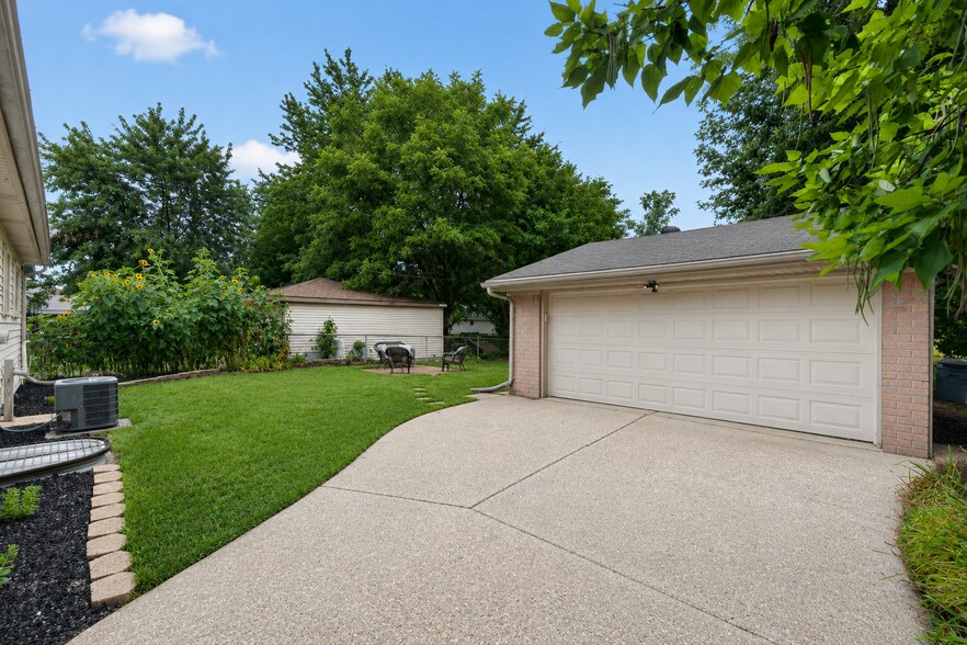 Building Photo - 30726 Avondale St