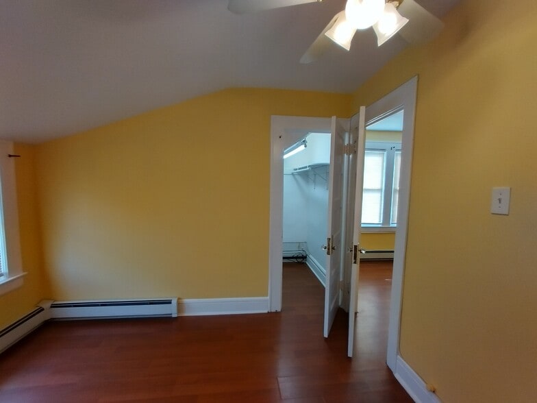 Building Photo - 25 Parkview Ave