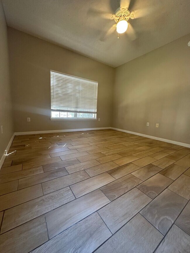 Building Photo - Quiet Condo at The Oaks at Niceville