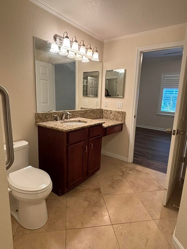 Building Photo - 2801 Chancellorsville Dr